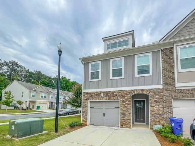 6256 Hillandale Dr in Lithonia, GA - Building Photo - Building Photo