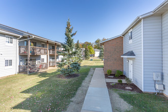 Shady Lake Apartments in Streetsboro, OH - Foto de edificio - Building Photo