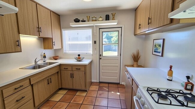 17634 Bromley St in Los Angeles, CA - Building Photo - Building Photo