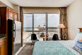2700 N Atlantic Ave in Daytona Beach, FL - Building Photo - Building Photo