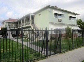 11535 Sylvan St in North Hollywood, CA - Foto de edificio - Building Photo