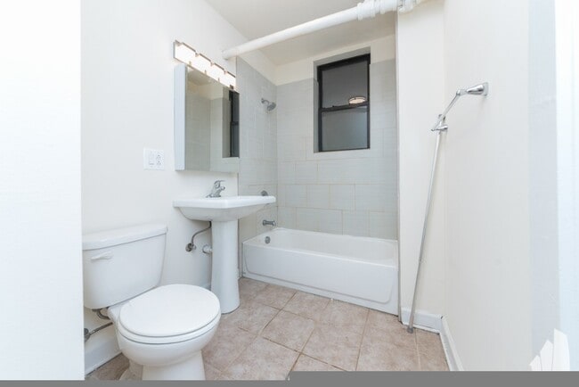4951 N Oakley Ave in Chicago, IL - Building Photo - Building Photo