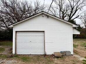 1906 Hand Ave in New Albany, IN - Foto de edificio - Building Photo