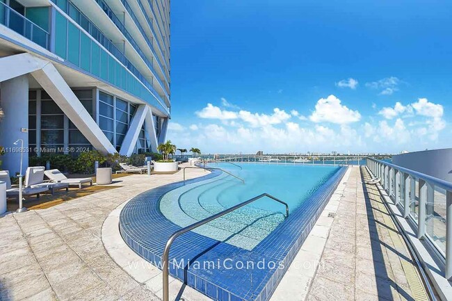 888 Biscayne Blvd, Unit 3802 in Miami, FL - Foto de edificio - Building Photo