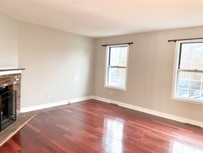 204 Austin Ryer Ln in Branford, CT - Building Photo - Building Photo
