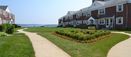 Shrewsbury Manor in Red Bank, NJ - Building Photo - Building Photo