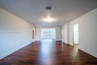 1507 N 58th Ave in Hollywood, FL - Foto de edificio - Building Photo