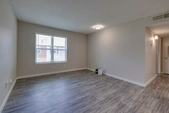 Winchester Run in Oklahoma City, OK - Building Photo - Interior Photo
