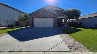 29411 W Weldon Ave in Buckeye, AZ - Building Photo