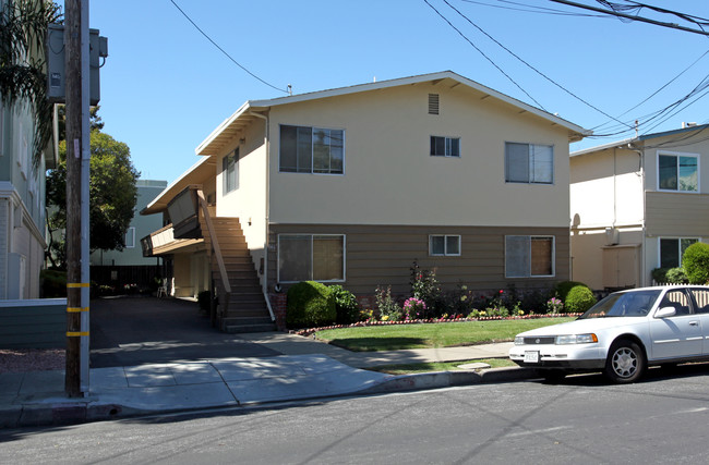 146 Madison Ave in Redwood City, CA - Building Photo - Building Photo