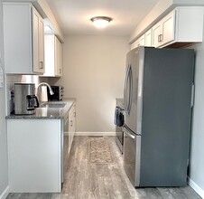 24 Petticoat Hill Rd, Unit 1 in Williamsburg, MA - Foto de edificio - Building Photo