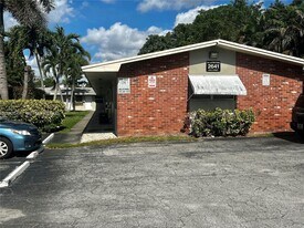 2641 Polk St in Hollywood, FL - Building Photo