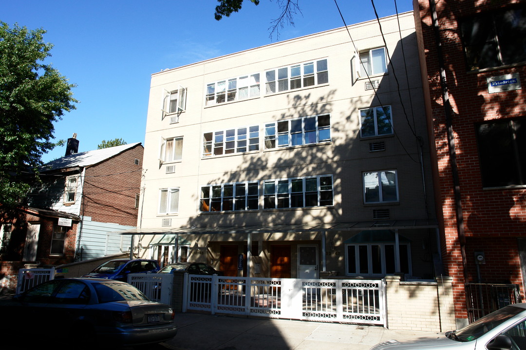 13245-13247 41st Ave in Flushing, NY - Foto de edificio