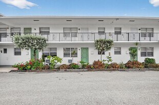 1406 Barton Rd, Unit 7 in Lake Worth Beach, FL - Building Photo
