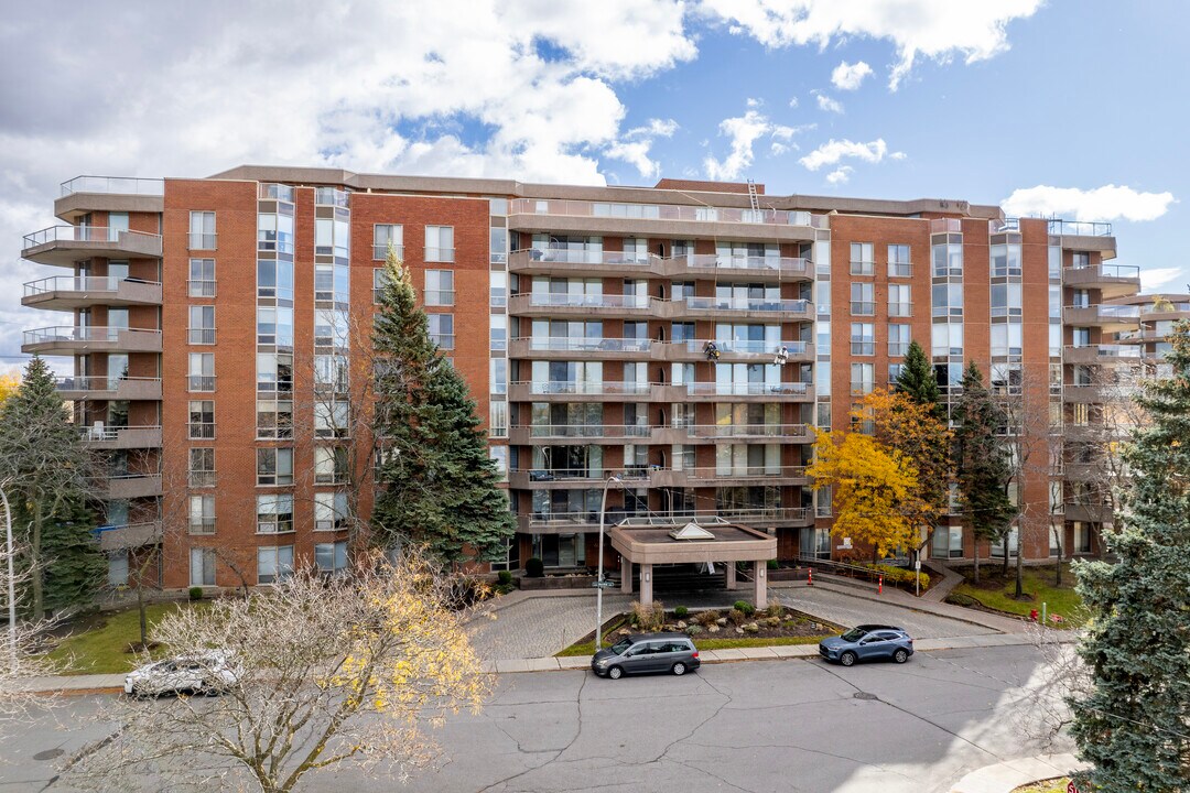 Le Rothchild in Côte-St-Luc, QC - Building Photo