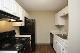 Haverford West in Shawnee, KS - Building Photo