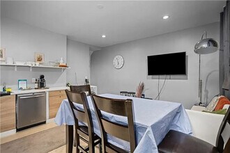 2129 Straubs Ln in Pittsburgh, PA - Building Photo - Building Photo