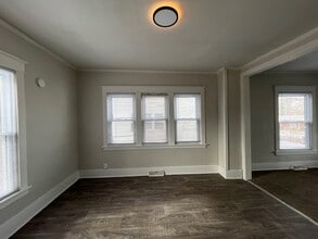 230 E Victoria St in South Bend, IN - Foto de edificio - Building Photo