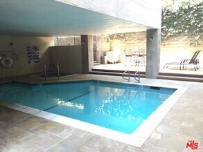 137 S Palm Dr in Beverly Hills, CA - Building Photo - Building Photo