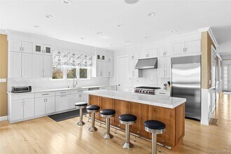 176 Beach Ln in Westhampton Beach, NY - Building Photo - Building Photo