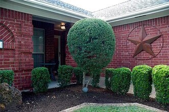 8028 Buttercup Cir S, Unit unit 1 in Fort Worth, TX - Foto de edificio - Building Photo