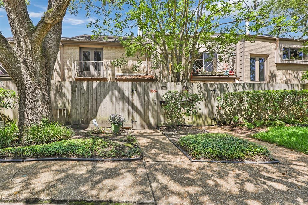 5869 Sampley Way in Houston, TX - Building Photo