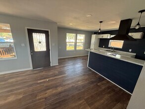 411 W A Ave in Kingsville, TX - Building Photo - Building Photo