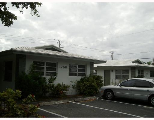 Hampton Square in Fort Lauderdale, FL - Building Photo