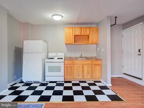 2033 E York St-Unit -2 in Philadelphia, PA - Building Photo - Building Photo