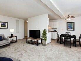 Indian Hills Apartments in Portland, OR - Building Photo