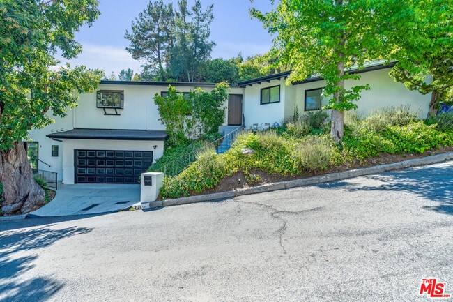 property at 2121 El Roble Ln