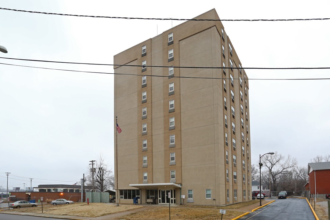 Olin Building in East Alton, IL - Foto de edificio