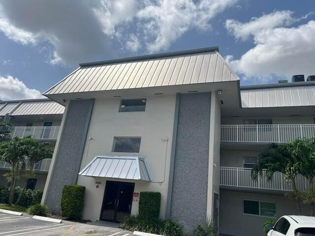 property at 2960 Riverside Dr