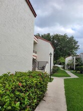 1078 N Hiatus Rd in Pembroke Pines, FL - Building Photo - Building Photo