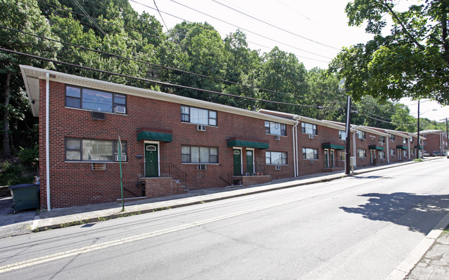 Crestview Gardens in Fairview, NJ - Building Photo - Building Photo