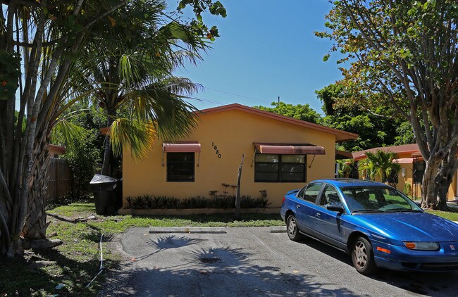 1676-1680 N Dixie Hwy in Fort Lauderdale, FL - Building Photo - Building Photo