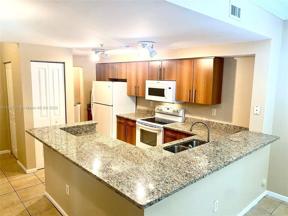 5900 W Sample Rd, Unit 105 in Coral Springs, FL - Building Photo