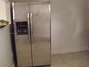 19221 NW 35th Ave in Miami Gardens, FL - Foto de edificio - Building Photo