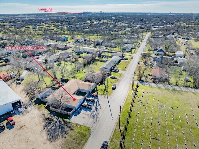 410 Old Thorndale Rd in Taylor, TX - Building Photo - Building Photo