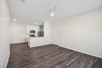 Whispering Oaks in Orlando, FL - Building Photo - Building Photo