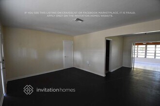 245 NW 124th St in North Miami, FL - Foto de edificio - Building Photo