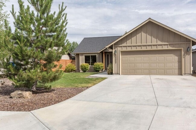 20660 NE Overton Pl in Bend, OR - Foto de edificio - Building Photo