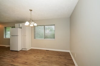 44 Hyde Park Row in Brownsburg, IN - Building Photo - Building Photo