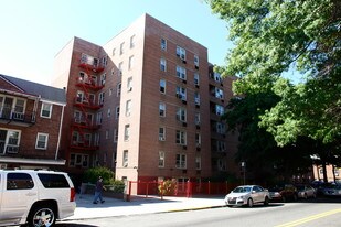 14330 Sanford Ave in Flushing, NY - Building Photo