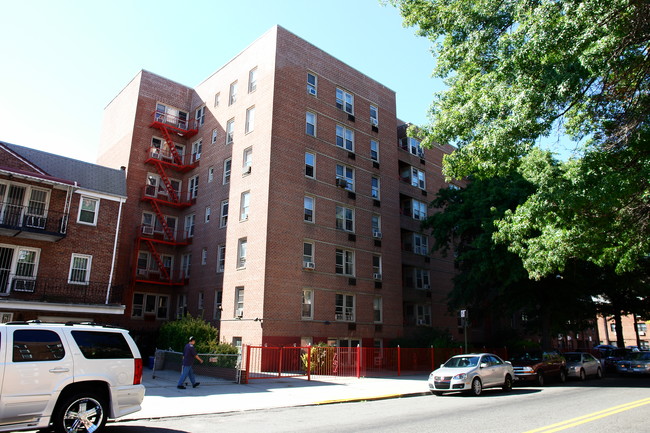 14330 Sanford Ave in Flushing, NY - Building Photo - Building Photo