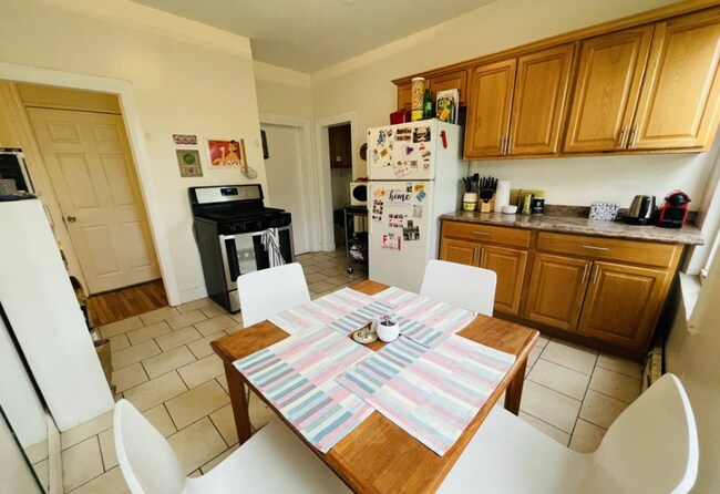 11 Houghton St, Unit 3