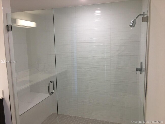 7875 NW 107th Ave, Unit 301 in Doral, FL - Building Photo - Building Photo