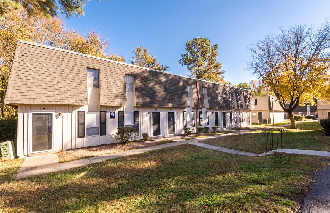 Twin Rivers in Hopewell, VA - Building Photo