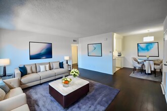 25052 Walnut St in Santa Clarita, CA - Building Photo - Building Photo