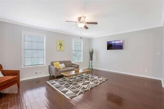 3211 Flamingo Dr in East Point, GA - Building Photo - Building Photo